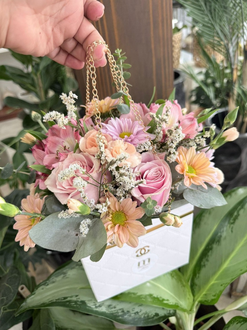Cartera grande con rosas