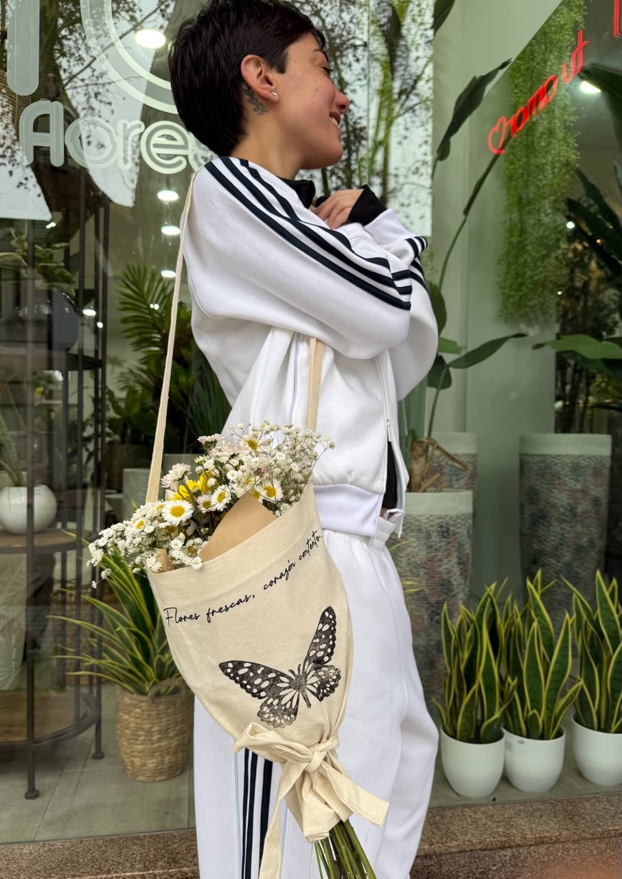Cartera Mariata de tela con estampa de mariposa