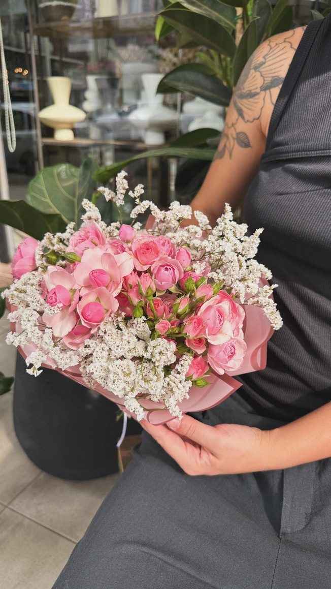 Arreglo floral petite con rosas spray