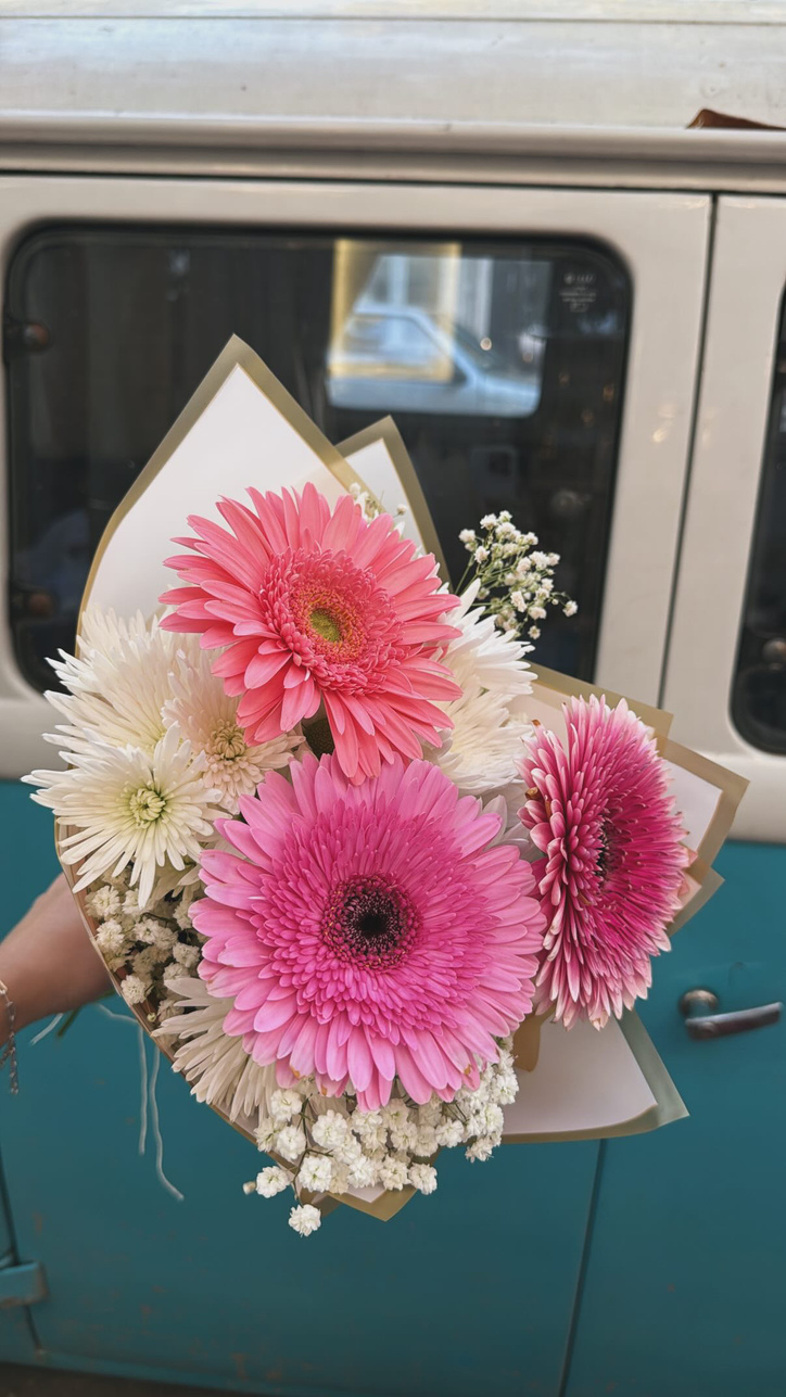 Ramo floral de gerberas y crisantemos