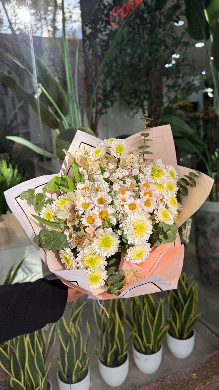 Ramo floral de manzanillas y margaritas